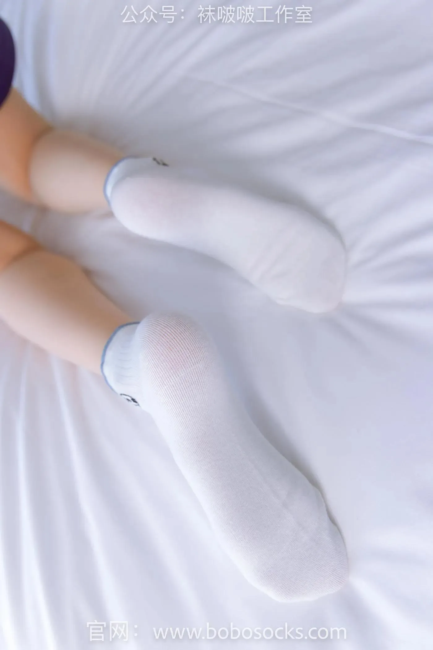 [BoBoSocks袜啵啵]NO.118 稚予-运动鞋、白棉袜、肉丝、踩小熊玩偶 [140P]插图3